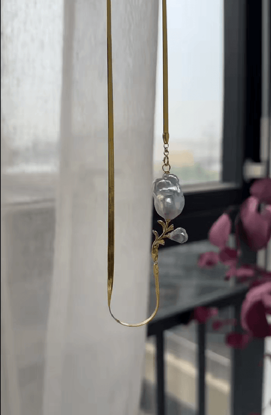 Private Treasures ·Anniversary Rose Necklace - SOLIS